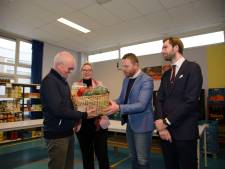 Overijsselse voedselbanken krijgen extra geld van provincie voor aankoop van producten 