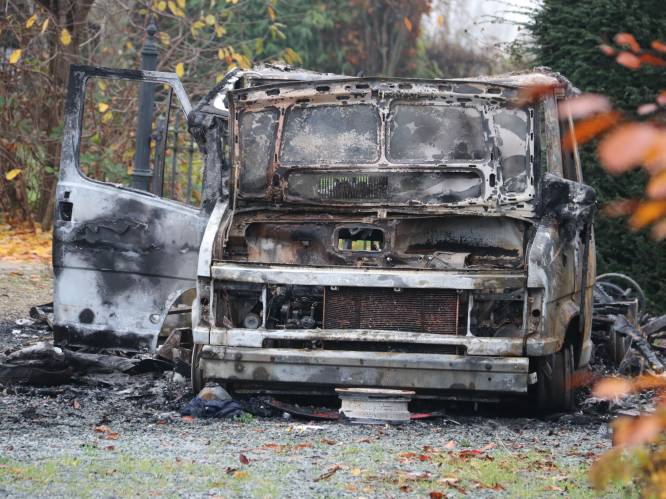 Mobilhome op parking feestzaal gaat in vlammen op: eigenaar veroordeeld tot drie maanden cel