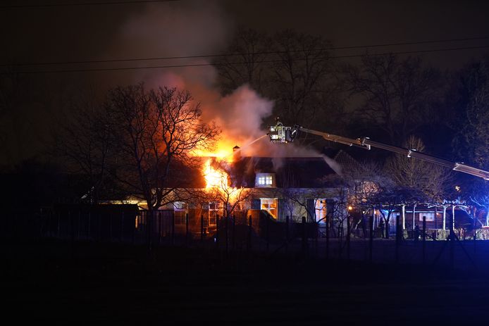 Een schoorsteenbrand die resulteerde in een woningbrand.