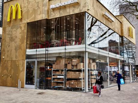 McDonald’s aan de Coolsingel viert vijftigste verjaardag: één dag hamburgers voor 50 cent