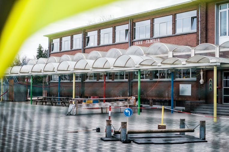 De basisschool OLFA in Edegem moet een week dicht nadat personen er positief hebben getest op de Britse variant. Beeld Bob Van Mol