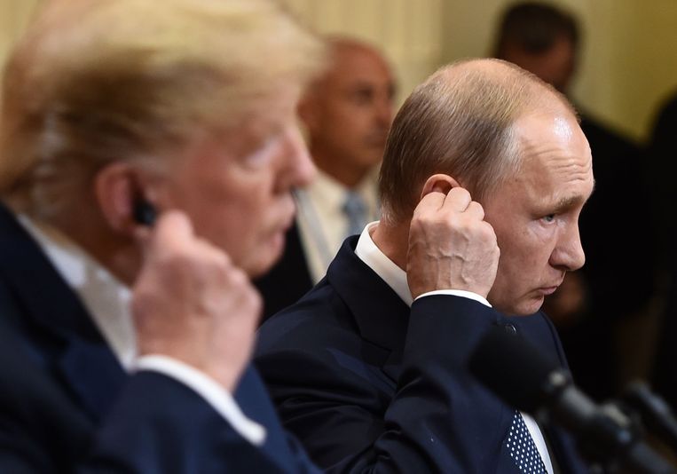 De Amerikaanse president Donald Trump en de Russische president Vladimir Poetin in Helsinki. Beeld AFP