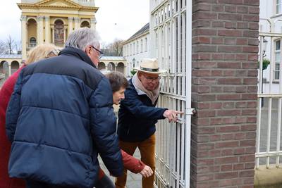 Leren over Oudenbosch, kersttradities én de kleine mensjes tijdens Kleine Mensjes Kerst-wandeling