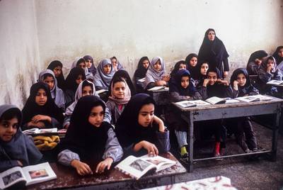 Opnieuw schoolmeisjes vergiftigd in Iran: “Ze willen alle meisjesscholen sluiten”