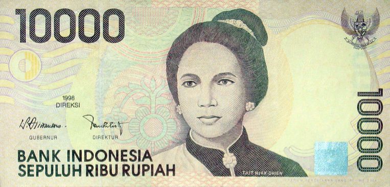 Potongan Nyak Dhin atau Tejwet Nga Din (1850–1908) pada uang kertas Indonesia.  Gambar dunia