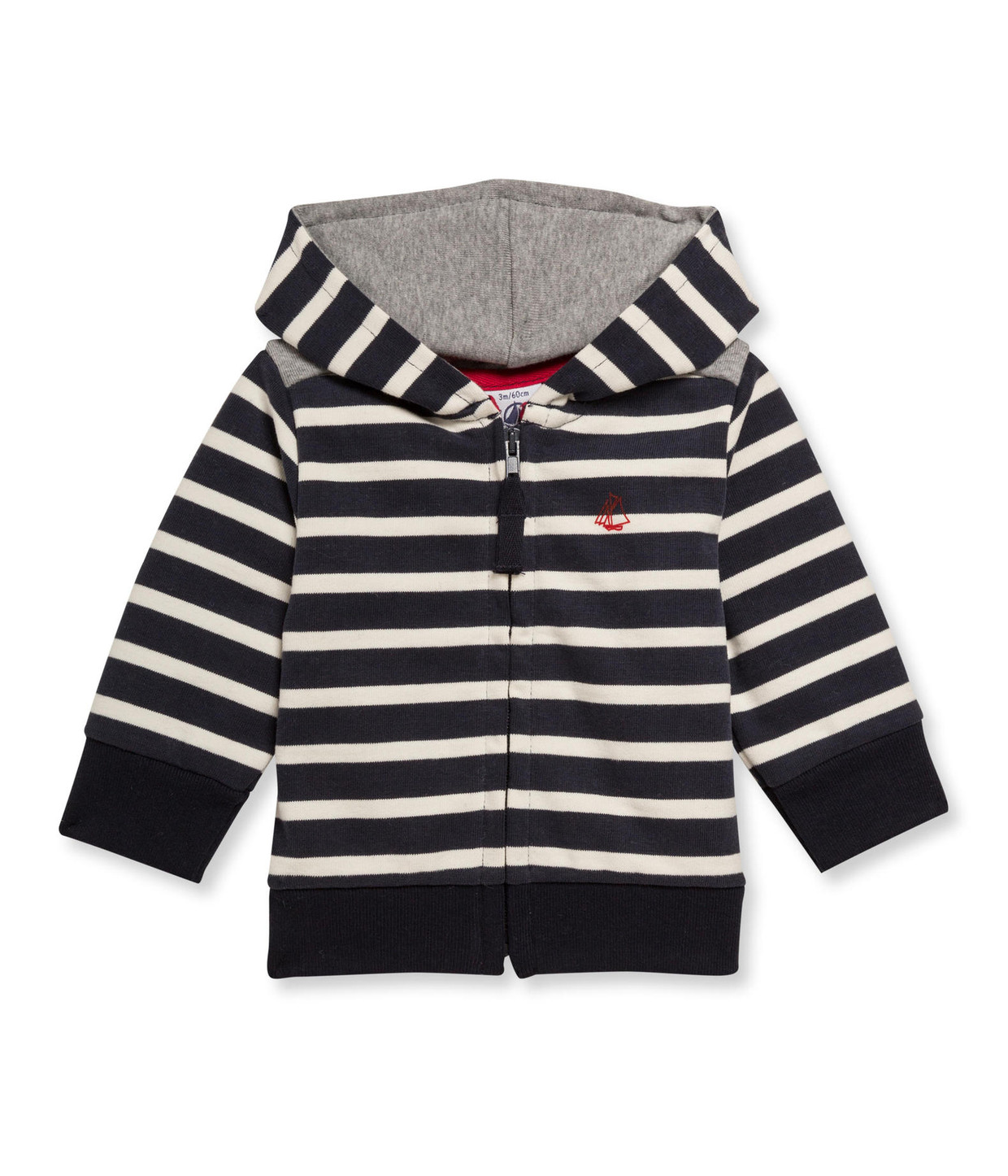 Gestreept vestje met capuchon van Petit Bateau, € 62,90. petit-bateau.com. Beeld -