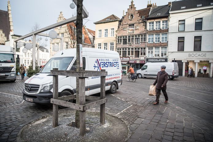 Voor firma's die al dan niet dringende werken moesten uitvoeren in centrum Gent, was het nieuwe vergunningsysteem onwerkbaar