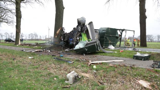 Ravage na enorme klap tegen boom, maar chauffeur heeft bij ongeval bij Lochem engeltje op de schouder