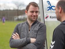 Ballen in plaats van een spelersbus bij opkrabbelend UD: ‘We moeten bouwen en dat begint onderaan’