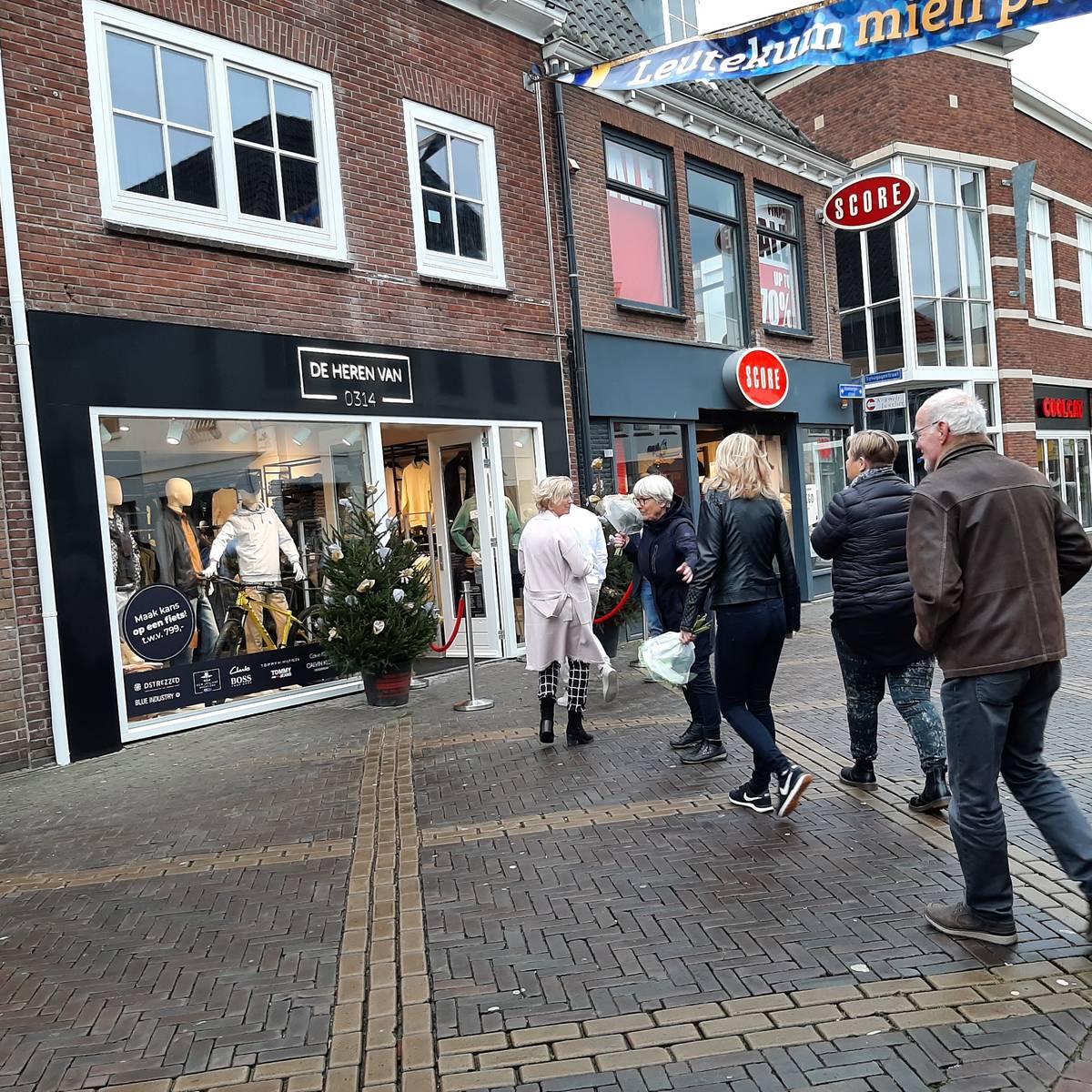 Kledingzaak De Heren van 0314 open na brand bij Aaltense interieurinrichters Het was pokkelen Doetinchem gelderlander