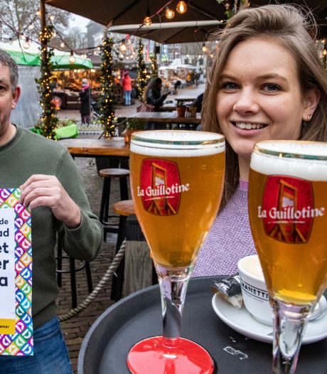 ’s Ochtends om tien uur al een kan bier op het terras in Deventer: ‘Ik was gelijk begonnen met een shotje’ 