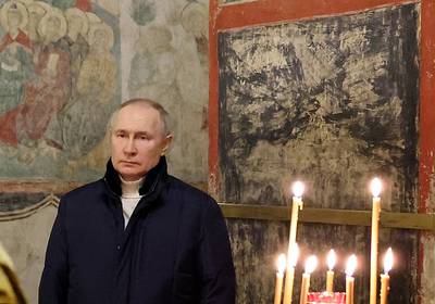 Poetin ‘viert’ Kerstmis in z’n eentje in beveiligde kathedraal van Kremlin