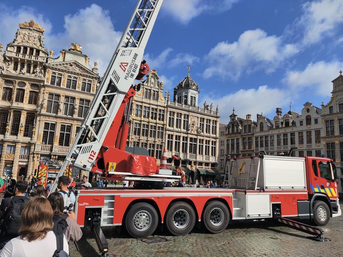 Les pompiers bruxellois inaugurent “The Beast”: un nouveau camion équipé  d'une échelle de 64 mètres, Belgique