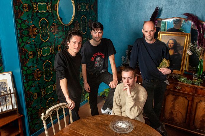 Paracetamøl, met van links naar rechts: Jamil Molenaar, Joey Pechler, Guus van Tiem en Guus ten Klooster.