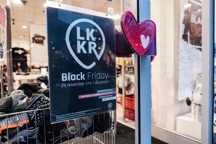 Bij grote ketens in de binnenstad van Doetinchem is Black Friday al een week aan de gang.