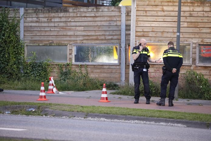 Politie doet onderzoek in Bergen op Zoom na de mishandeling van donderdagavond.