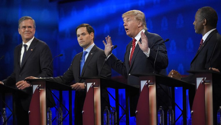 Jeb Bush (links), Marco Rubio, Donald Trump en Ben Carson tijdens het derde Republikeinse televisiedebat. Beeld ap