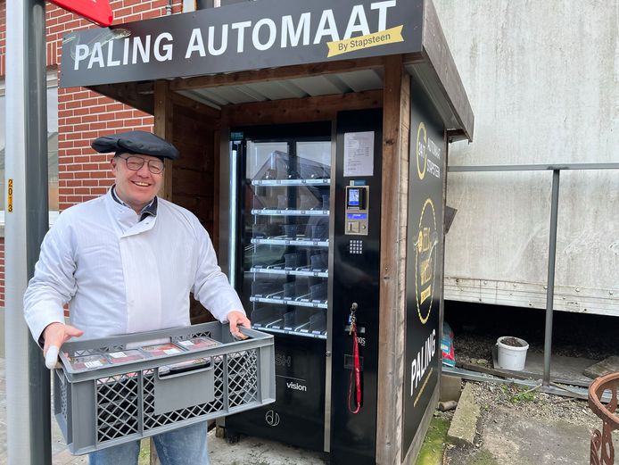 Filip Nuytten van Paling Stapsteen uit Heusden verkoopt voortaan ook paling via automaten in Erembodegem en Lede.