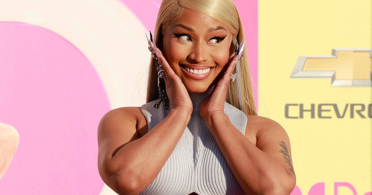 Nicki Minaj regrets plastic surgery: “I was fine the way I was.”  celebrities
