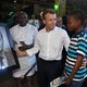 11-jarig Nigeriaans tekenwonder maakt fotorealistisch portret voor bezoekende Macron