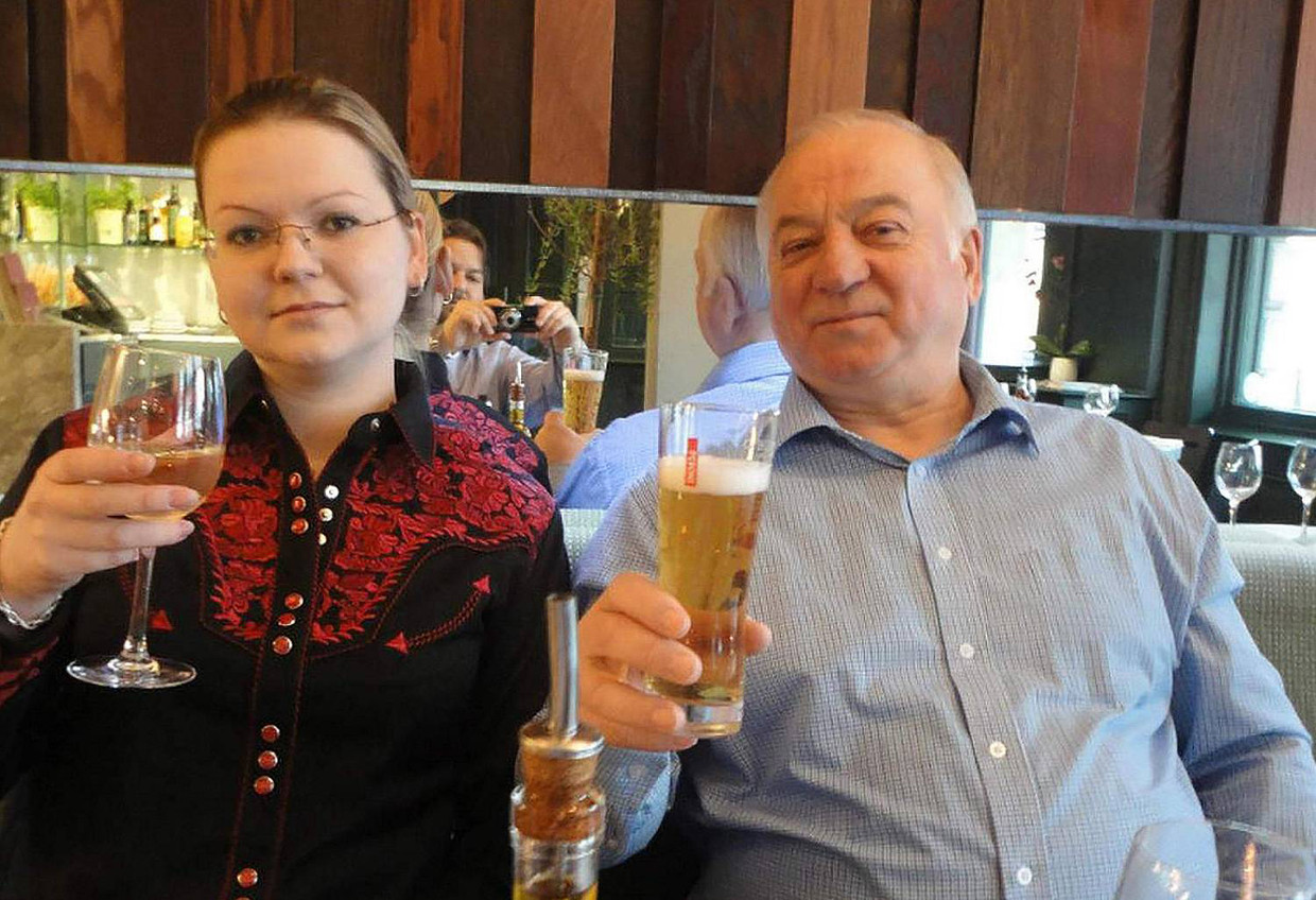 Joelia Skripal en haar vader Sergej.  Beeld East2west News