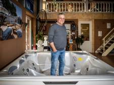 Bryan bouwt luxe zwembaden in Oost-Nederland: ‘Ik blijf me verbazen hoeveel geld mensen hiervoor over hebben’