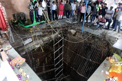 Vloer van Indiase tempel stort in: minstens dertien doden