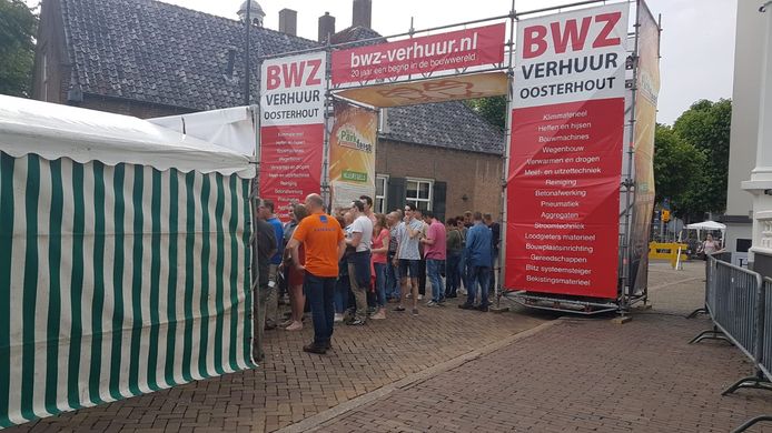 Om 18.00 stond er een rij voor de ingang.