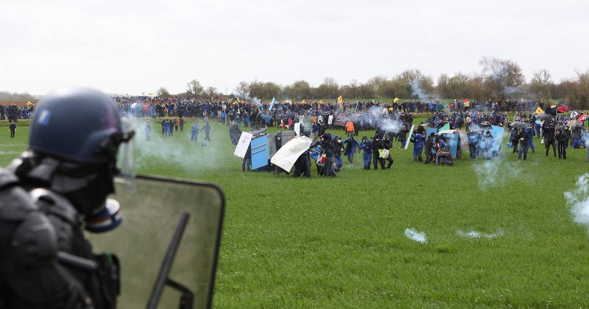 Manifestation à SainteSoline un rapport dénonce une stratégie