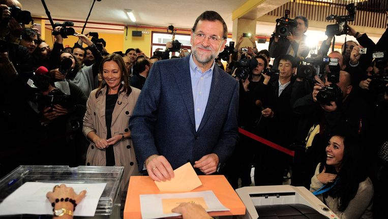 De verkiezingskandidaat van de Partido Popular, Mariano Rajoy, brengt vandaag zijn stem uit in Madrid. Beeld getty