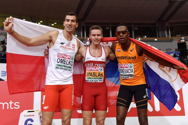 Liemarvin Bonevacia (rechts) won brons op de 400 meter. Beeld AFP