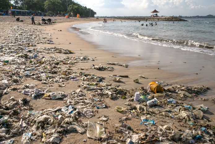 Plasticvervuiling, hier op het Indonesische eiland Bali, is een van de grote ecologische uitdagingen.