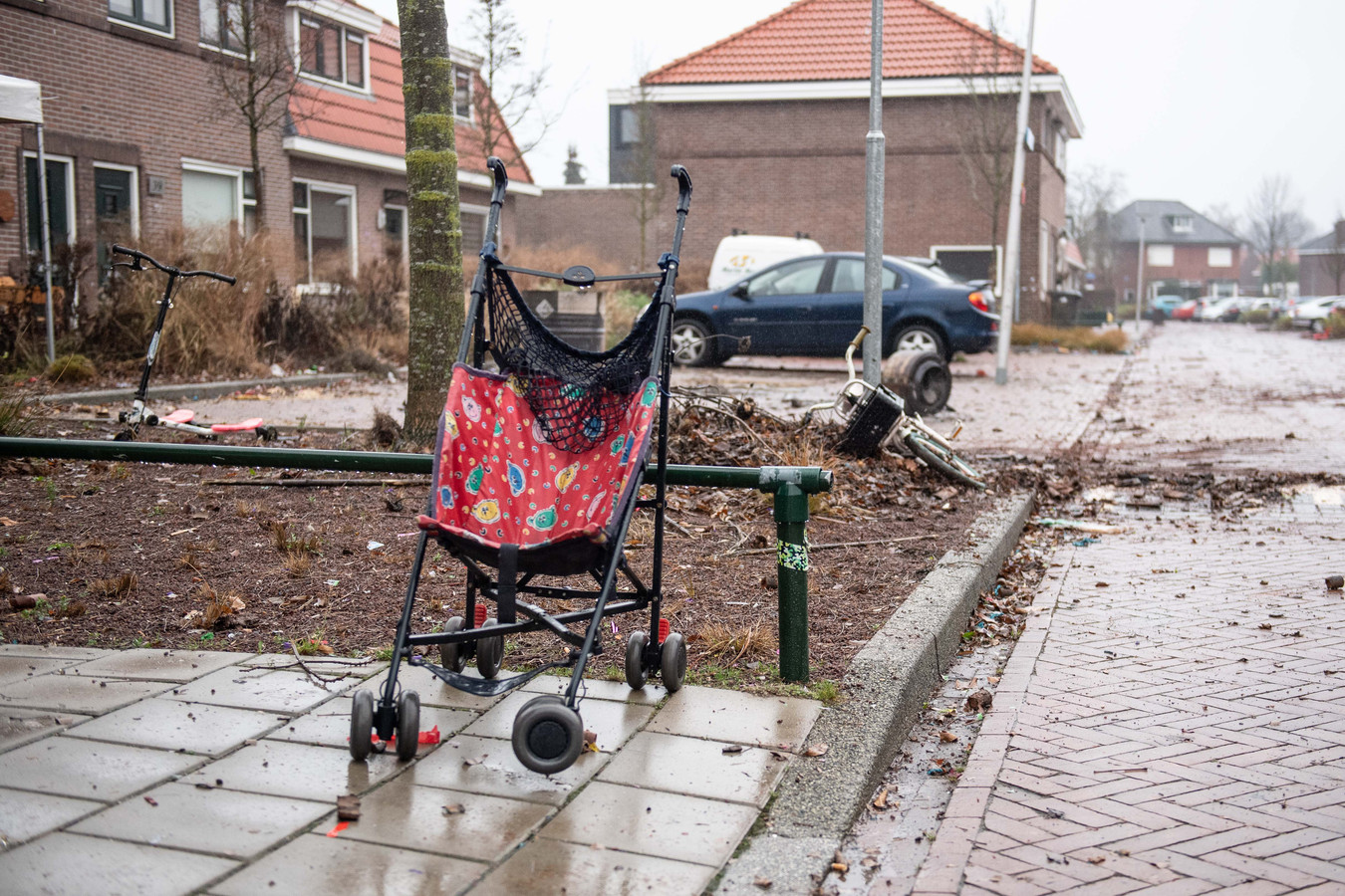 Man overleden in Enschede na ‘gigantische vuurwerkbom’ Foto AD.nl