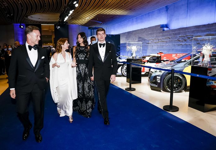 zanger account uitspraak Verstappen geniet met Kelly Piquet van gala, huldiging in Nederland lijkt  uitgesloten | Formule 1 | AD.nl