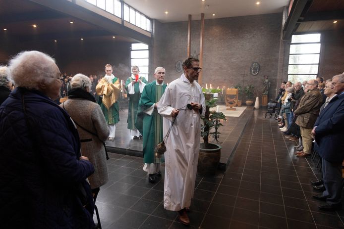 De kerk van Berg en Dal wordt, zoals dat heet, onttrokken aan de eredienst.