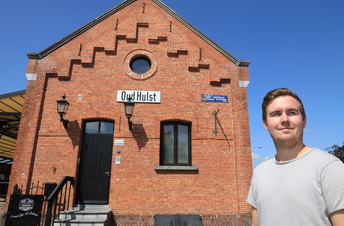 Thomas bij Brasserie Oud Hulst:  ,,Je hebt het gevoel dat er elk moment puffend en fluitend een locomotief kan passeren"