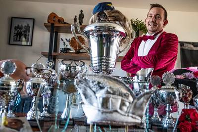 Jubilerende tonprater Boy Jansen haalt 20.000 euro op voor stichting Hartekind