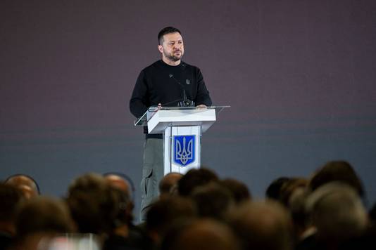 Zelensky tijdens het eerste International Defence Industries Forum in Kiev.