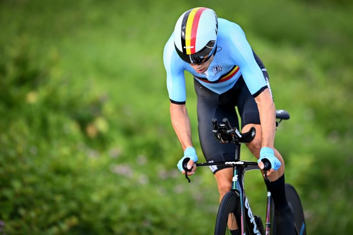 Vliegmachine Roglic verpulvert tegenstand op weg naar goud ...