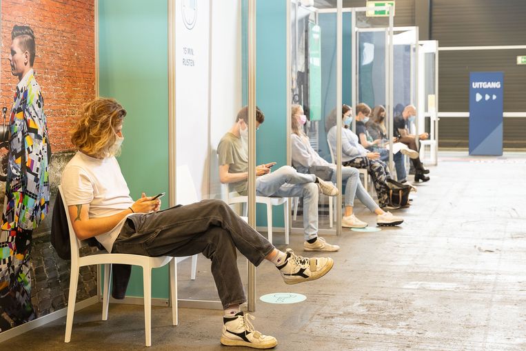 Eind november moet er een plan klaarliggen dat de praktische organisatie van de boosterprik uit de doeken doet. Beeld BELGA