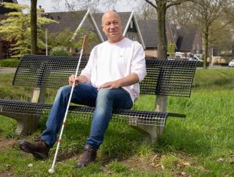 Oud-barman Bart uit Hengelo werd binnen 3 weken tijd vrijwel blind: 'Op de terugweg van vakantie kon ik niet zelf meer rijden’