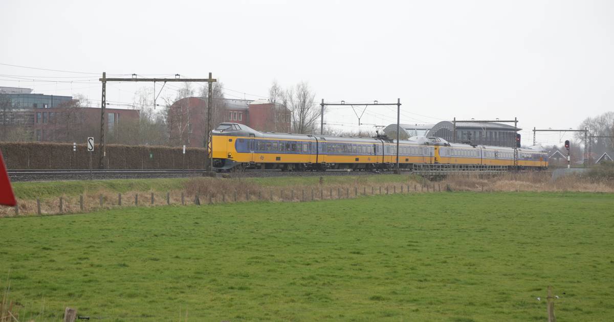 Geen treinen tussen Lelystad en Zwolle door aanrijding bij station Kampen-Zuid.