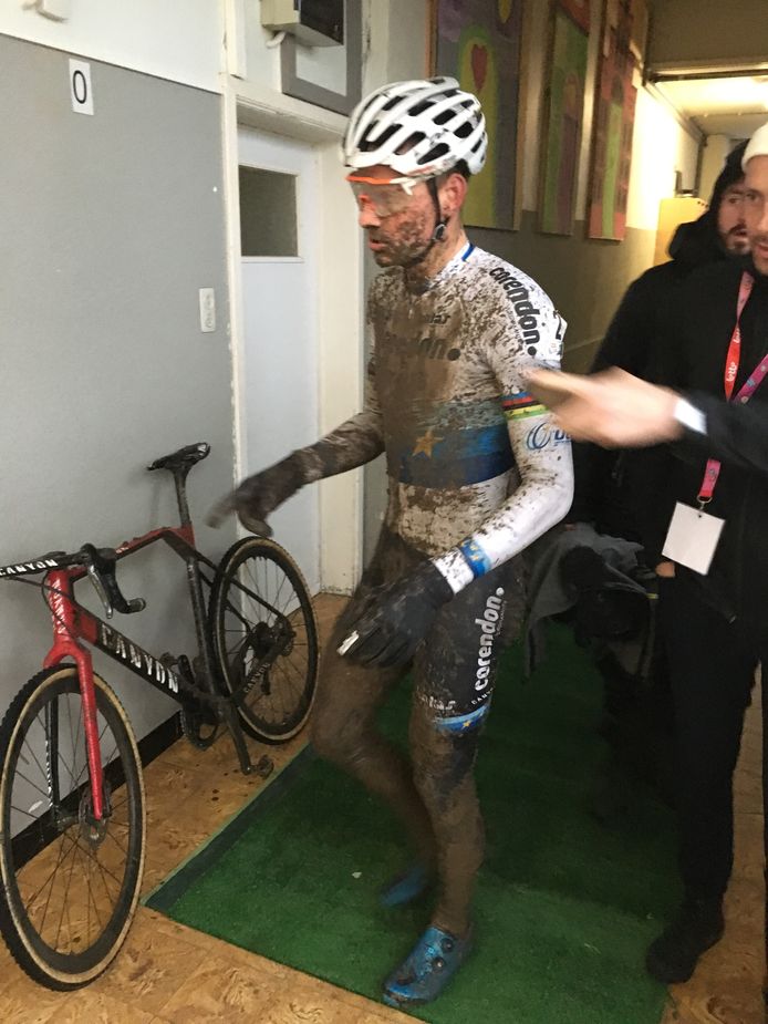 Van der Poel bij de aankomst in Otegem.