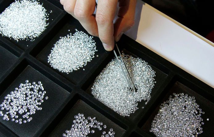 Tiffany, de grootste juwelenketen ter wereld, wil zijn Antwerpse slijperij Laurelton Diamonds sluiten. Ook het Zuid-Afrikaanse Safdico (Gem Tech) wil zijn slijperij-activiteiten grotendeels uit de Scheldestad weghalen.