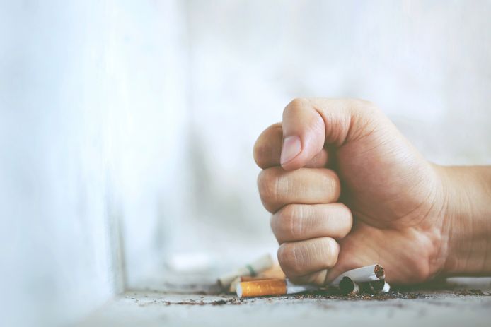 Doordat mensen minder zijn gaan roken, neemt het aantal mensen met longkanker af.