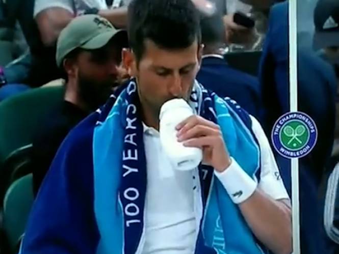 “Een toverdrankje, meer kan ik niet zeggen”: inhalerende Novak Djokovic wakkert mysterie rond goedje in drinkbus enkel aan