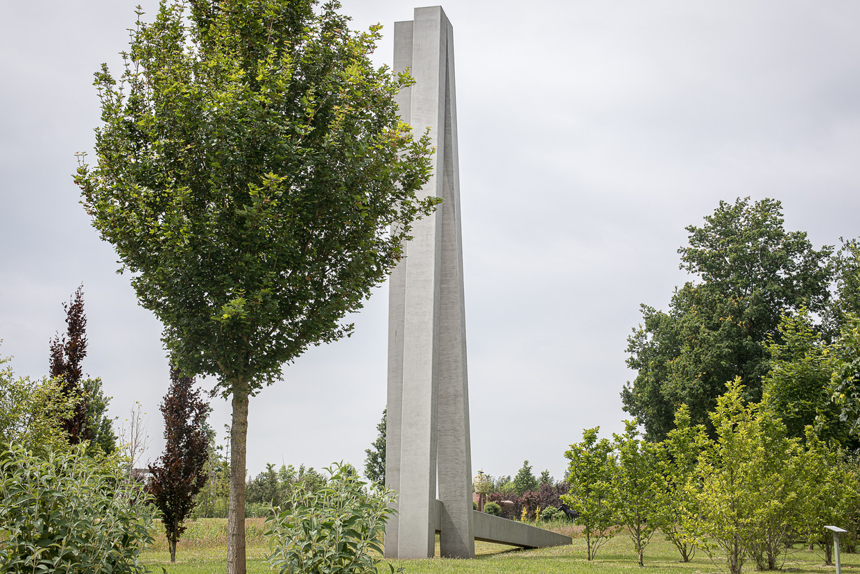 Werk zonder titel van André Volten, de grootste sculptuur op het Landgoed Anningahof bij Zwolle.  Beeld Natascha Libbert