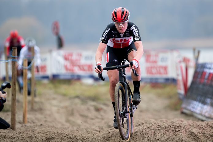 Kristallen Fiets Lotte Kopecky Crosst Nog Vier Keer En Mikt Op Sterk Bk In Meulebeke Veldrijden Hln Be