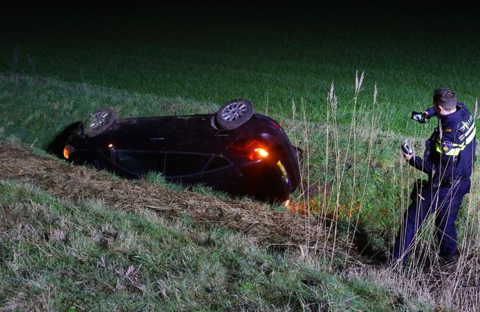 Een automobilist is maandagavond van de weg geraakt en in de sloot beland in Sint-Michielsgestel.