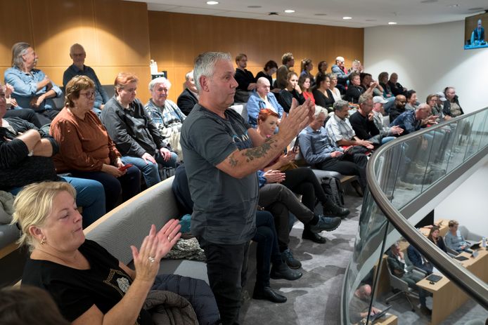 Medewerkers en andere belangstellenden tijdens het vorige debat over het Bossche Weener XL.